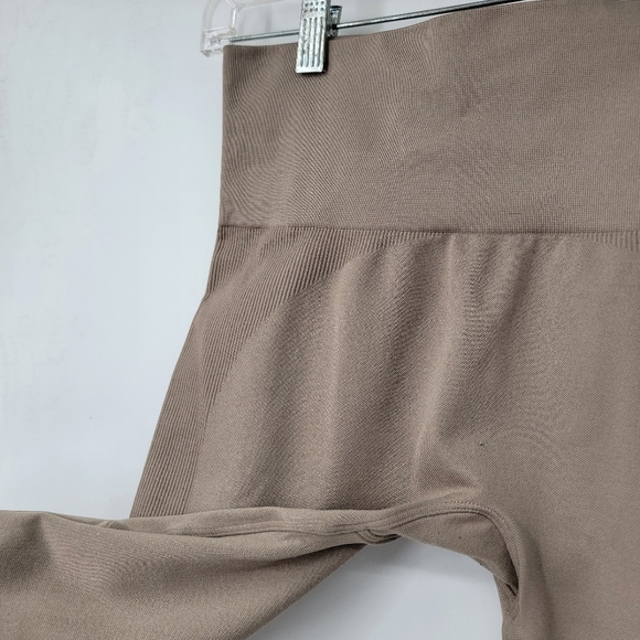 SET Active Leggings Size Medium Stardust Canoe Sand Taupe Minimalist Neutral - Picture 10 of 16